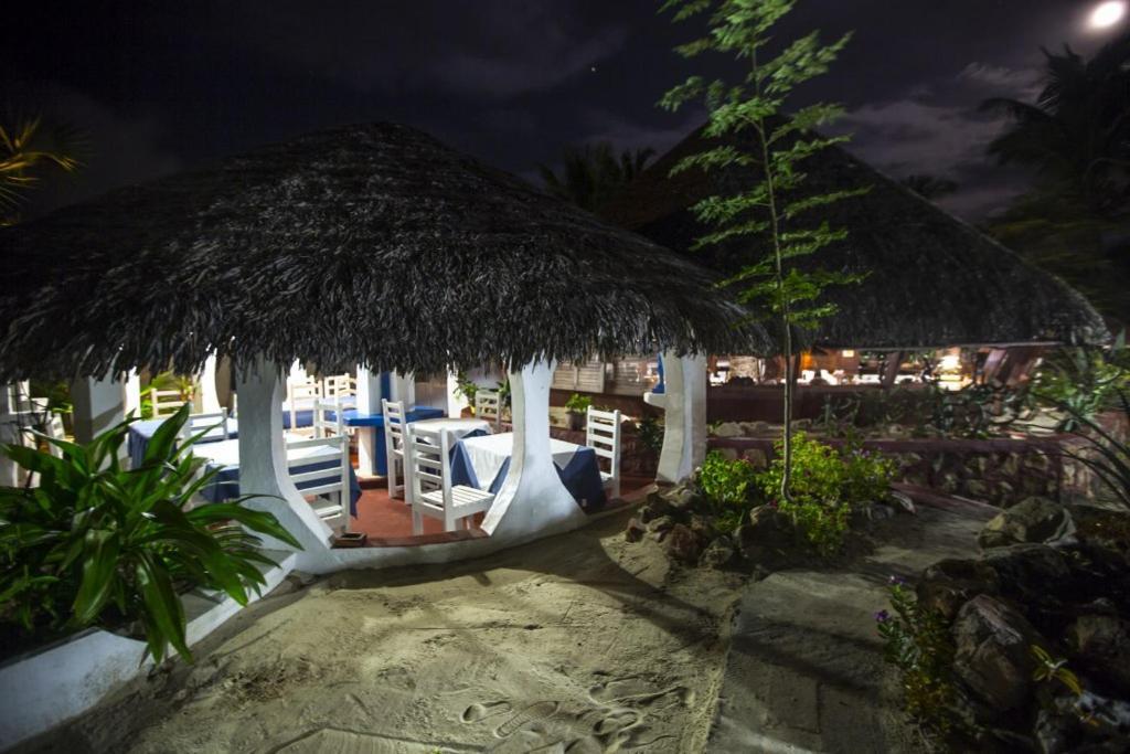 Chez Maggie Hotel & Restaurant Morondava Εξωτερικό φωτογραφία