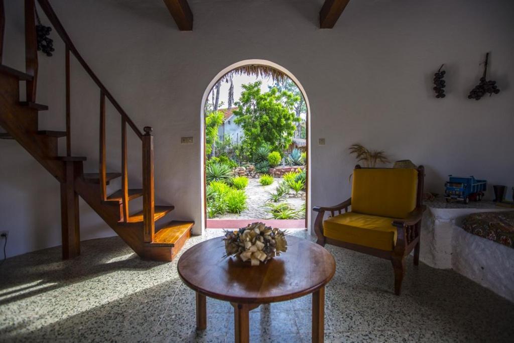 Chez Maggie Hotel & Restaurant Morondava Εξωτερικό φωτογραφία