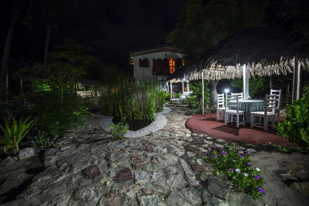 Chez Maggie Hotel & Restaurant Morondava Εξωτερικό φωτογραφία