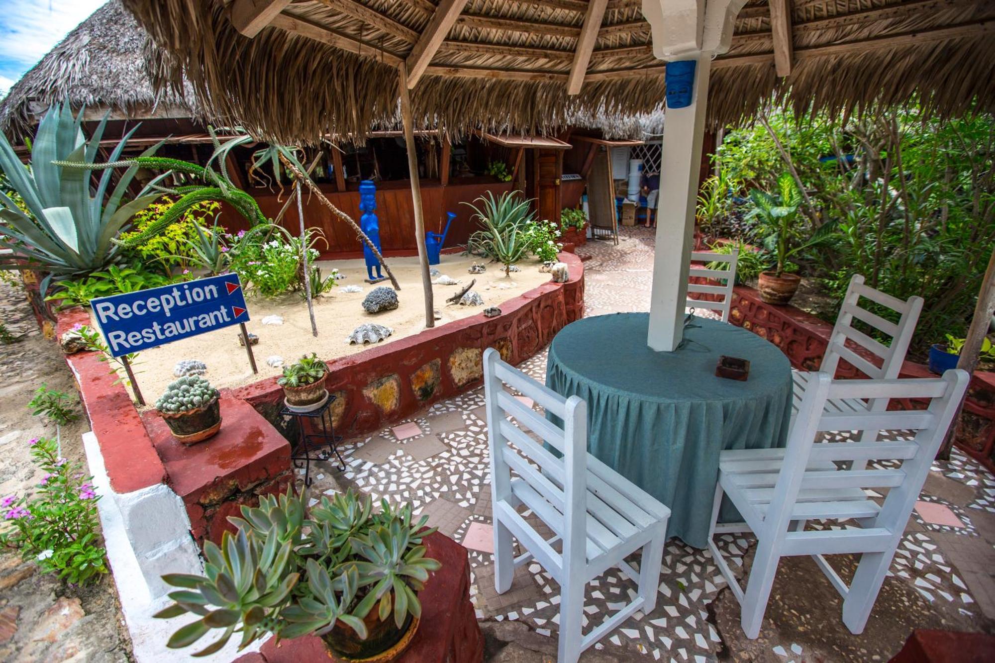 Chez Maggie Hotel & Restaurant Morondava Εξωτερικό φωτογραφία
