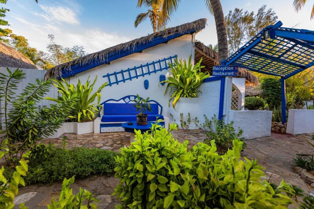 Chez Maggie Hotel & Restaurant Morondava Εξωτερικό φωτογραφία